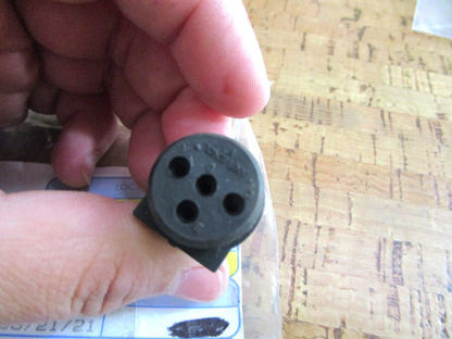 *NEW OEM* 0750 OMC Johnson Evinrude CONNECTOR 512749 0512749