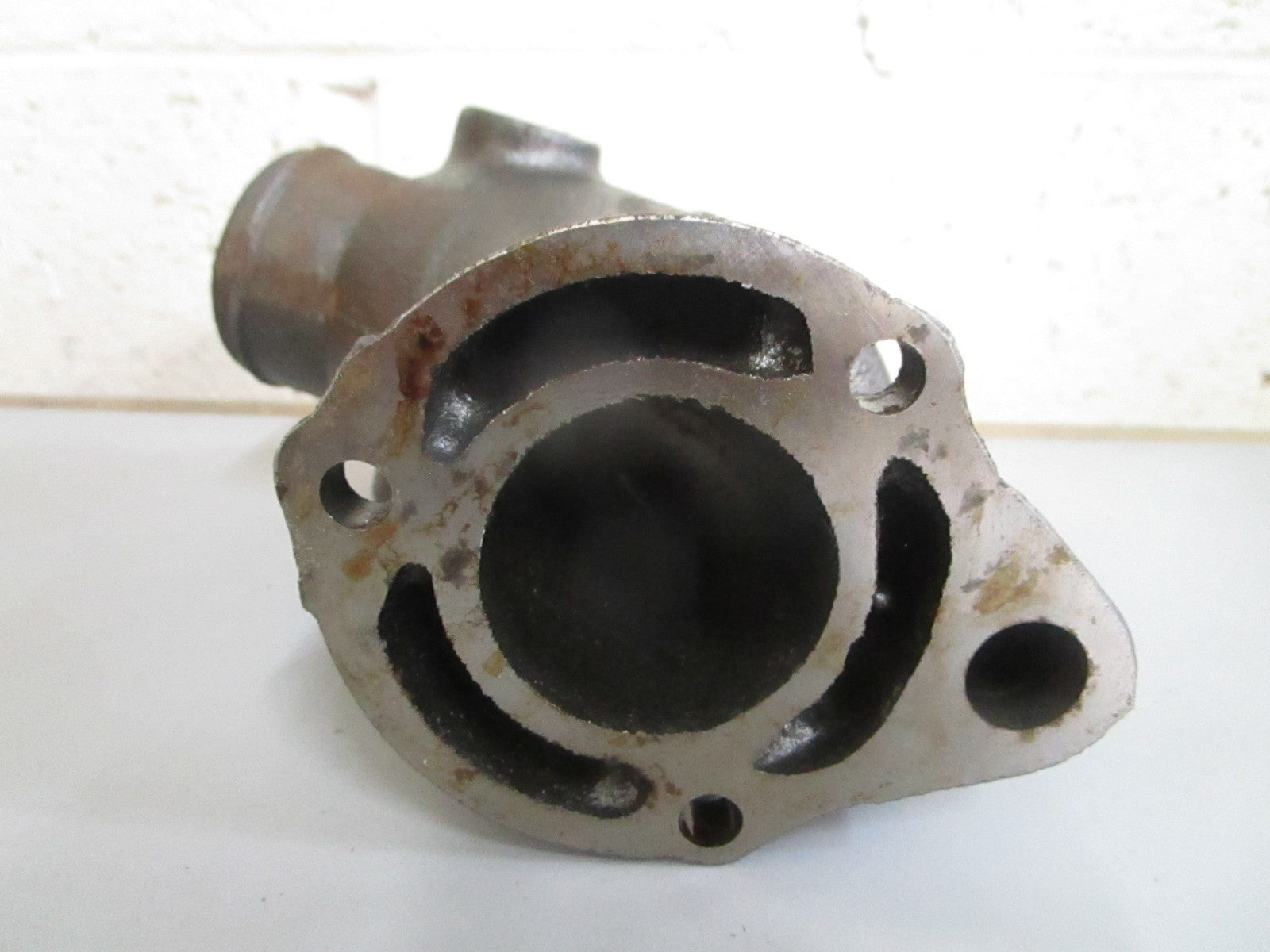*NEW OEM* 0820 OMC Johnson Evinrude Exhaust Elbow 907776 0907776