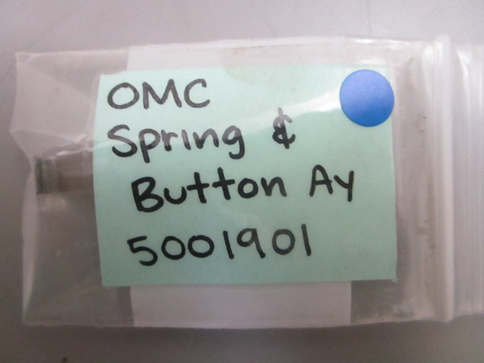 *NEW OEM* 0810 OMC Johnson Evinrude Spring & Button Assembly 5001901