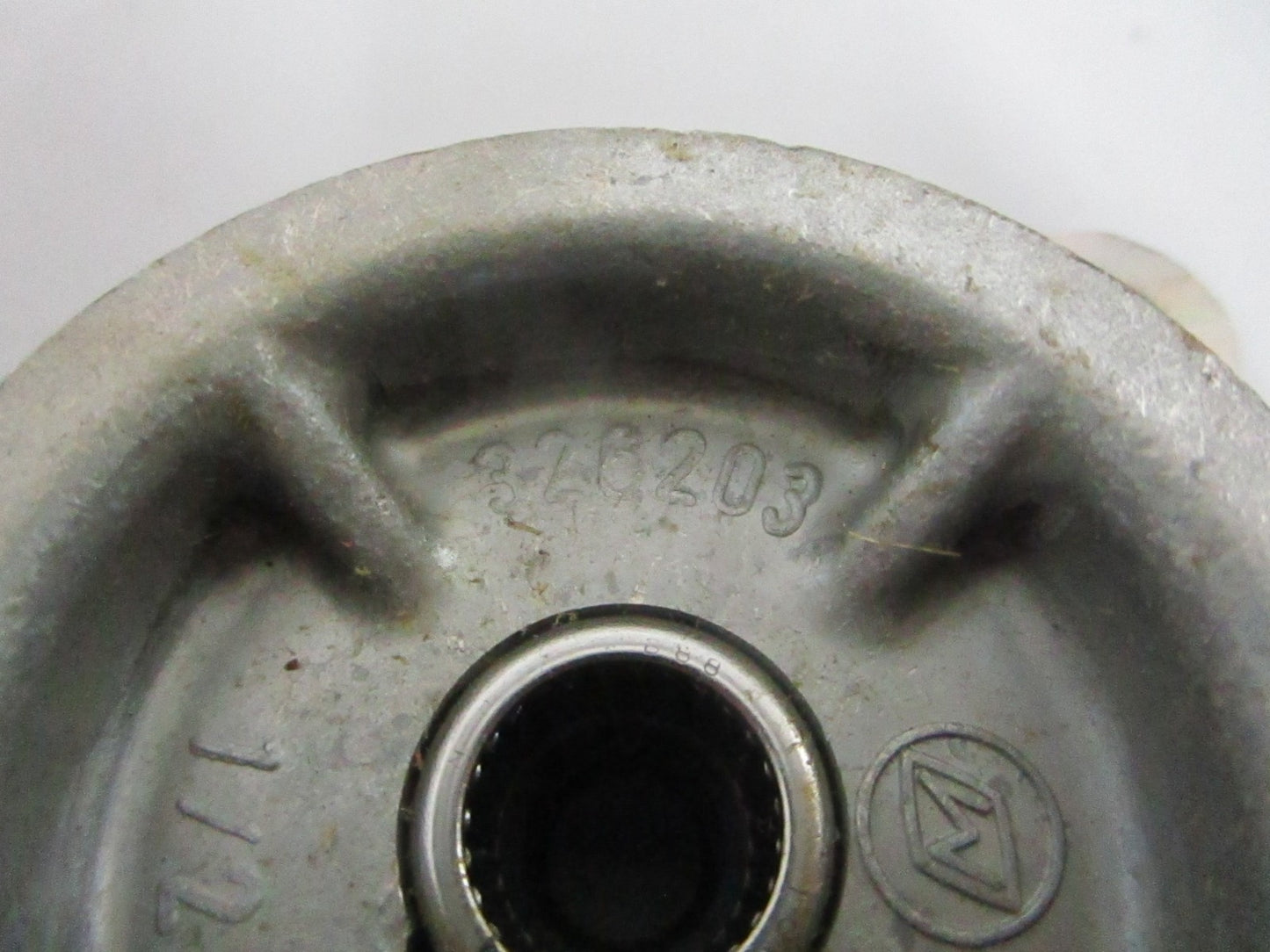 *NEW OEM* 0820 OMC Johnson Evinrude Bearing Housing 391171 0391171