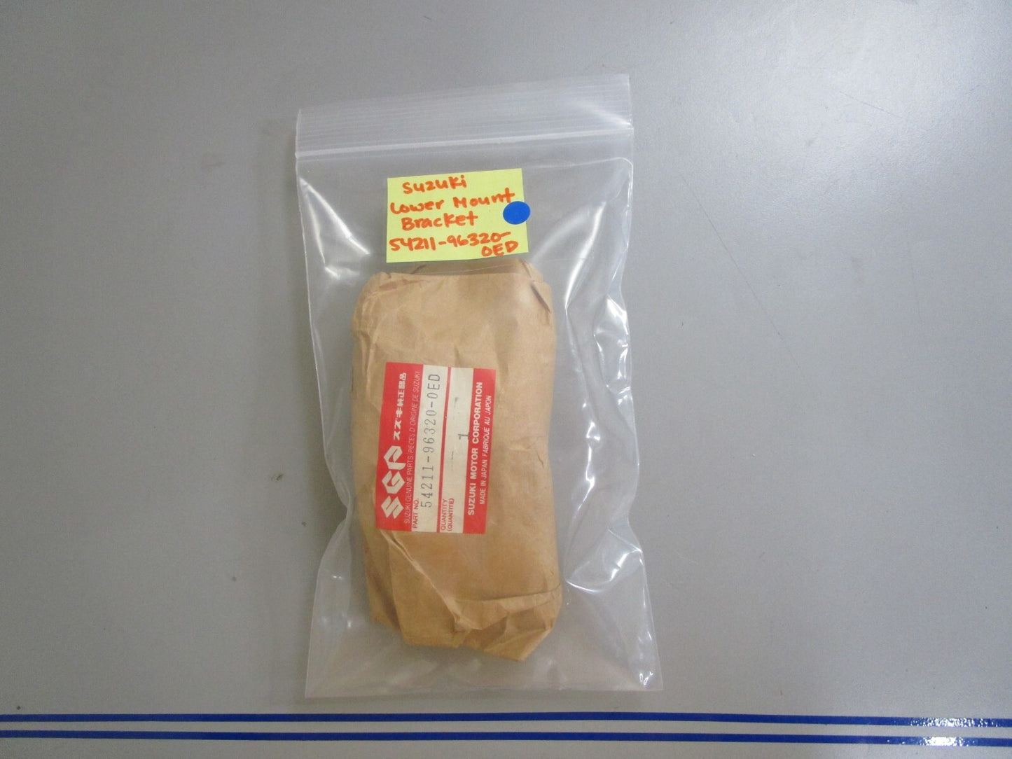 *NEW OEM* 0810 Suzuki Lower Mount Bracket 54211-96320-0ED