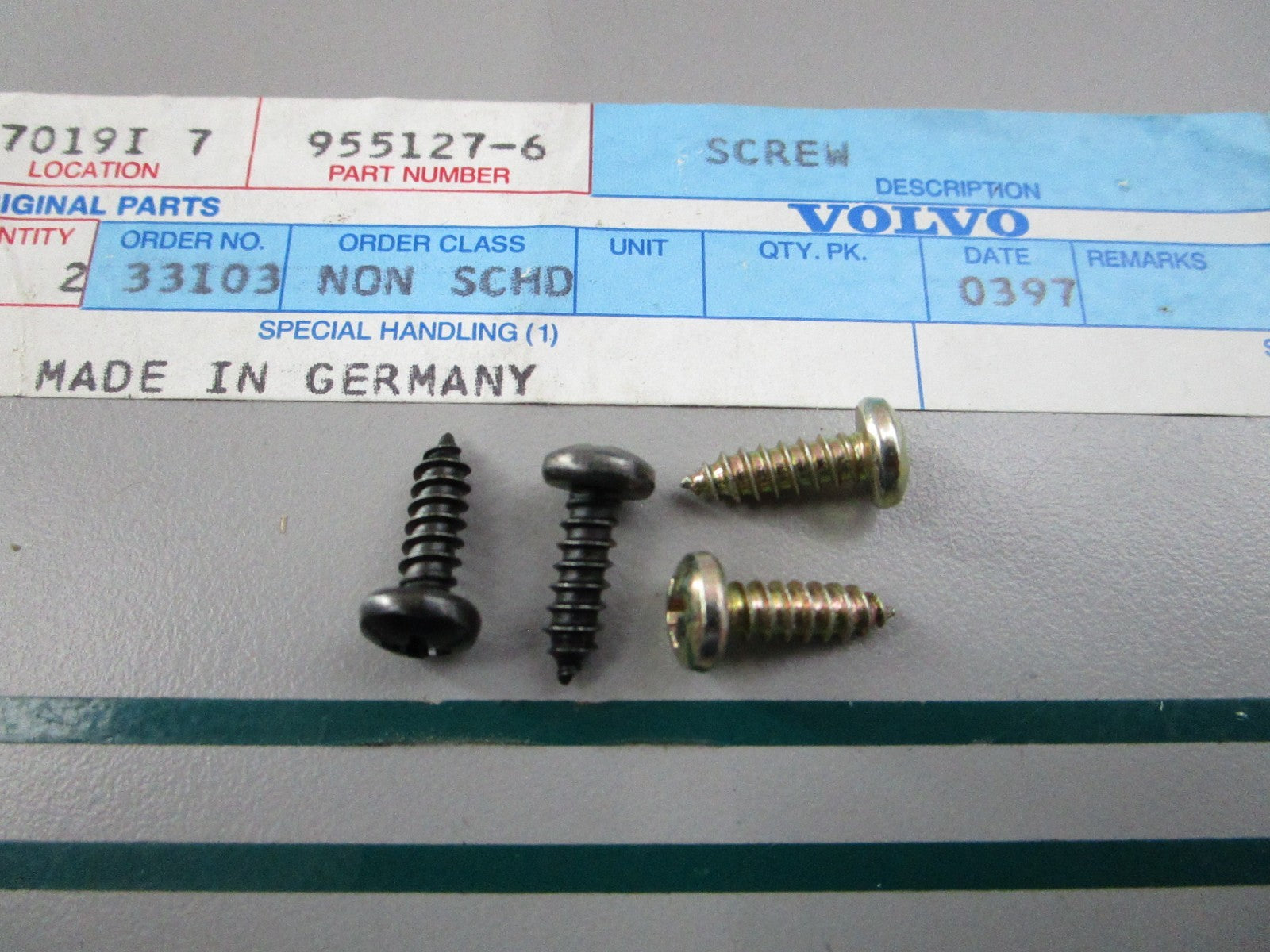 NEW OEM (LOT OF 4) 955127 Volvo Penta Screw 0810