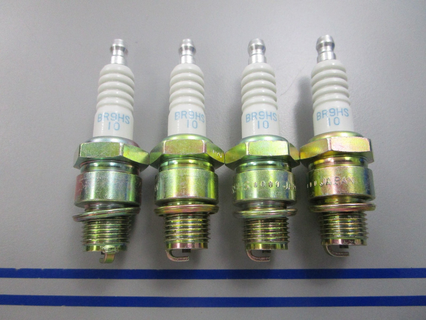NEW (LOT OF 4) BR9HS-10 NGK Spark Plug 0810
