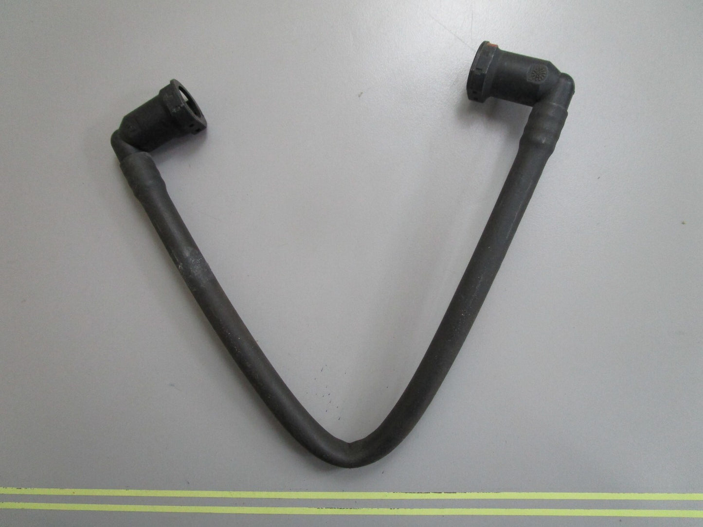 *NEW OEM* 0820 OMC Johnson Evinrude Connector & Tube Ay 439947 0439947