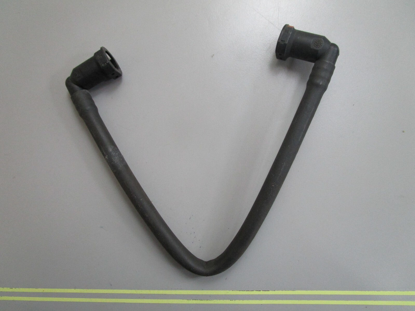 *NEW OEM* 0820 OMC Johnson Evinrude Connector & Tube Ay 439947 0439947