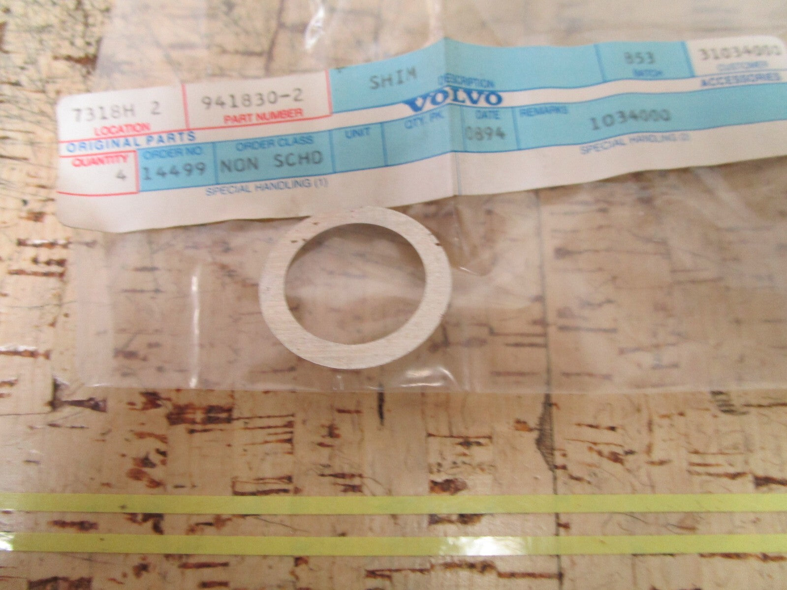 *NEW OEM* 0810 Volvo Penta Shim 941830