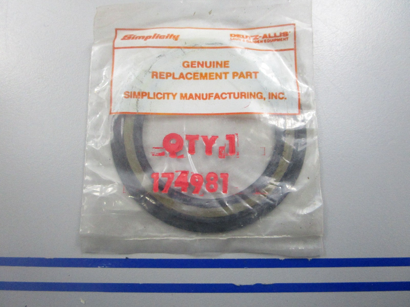 *NEW OEM* 0810 Simplicity Oil Seal 174981