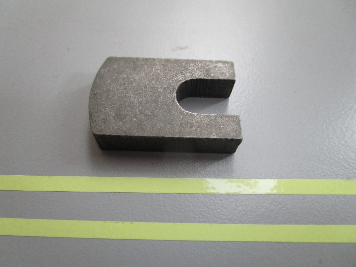 *NEW OEM* 0810 OMC Johnson Evinrude Retaining Tab 333957 0333957