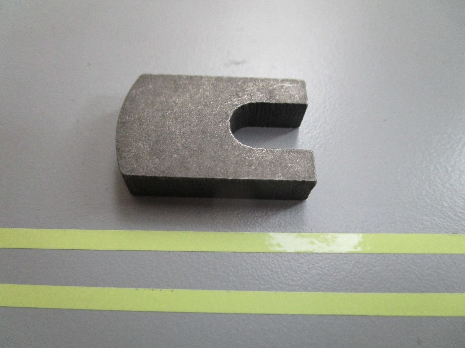 *NEW OEM* 0810 OMC Johnson Evinrude Retaining Tab 333957 0333957