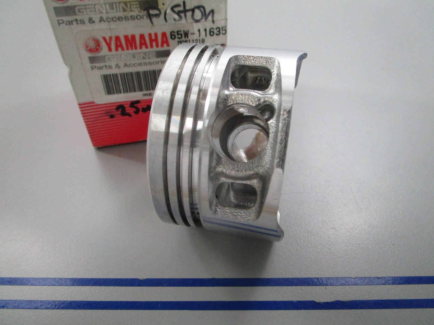 NEW OEM Yamaha Piston 65W-11635-00-00 0810