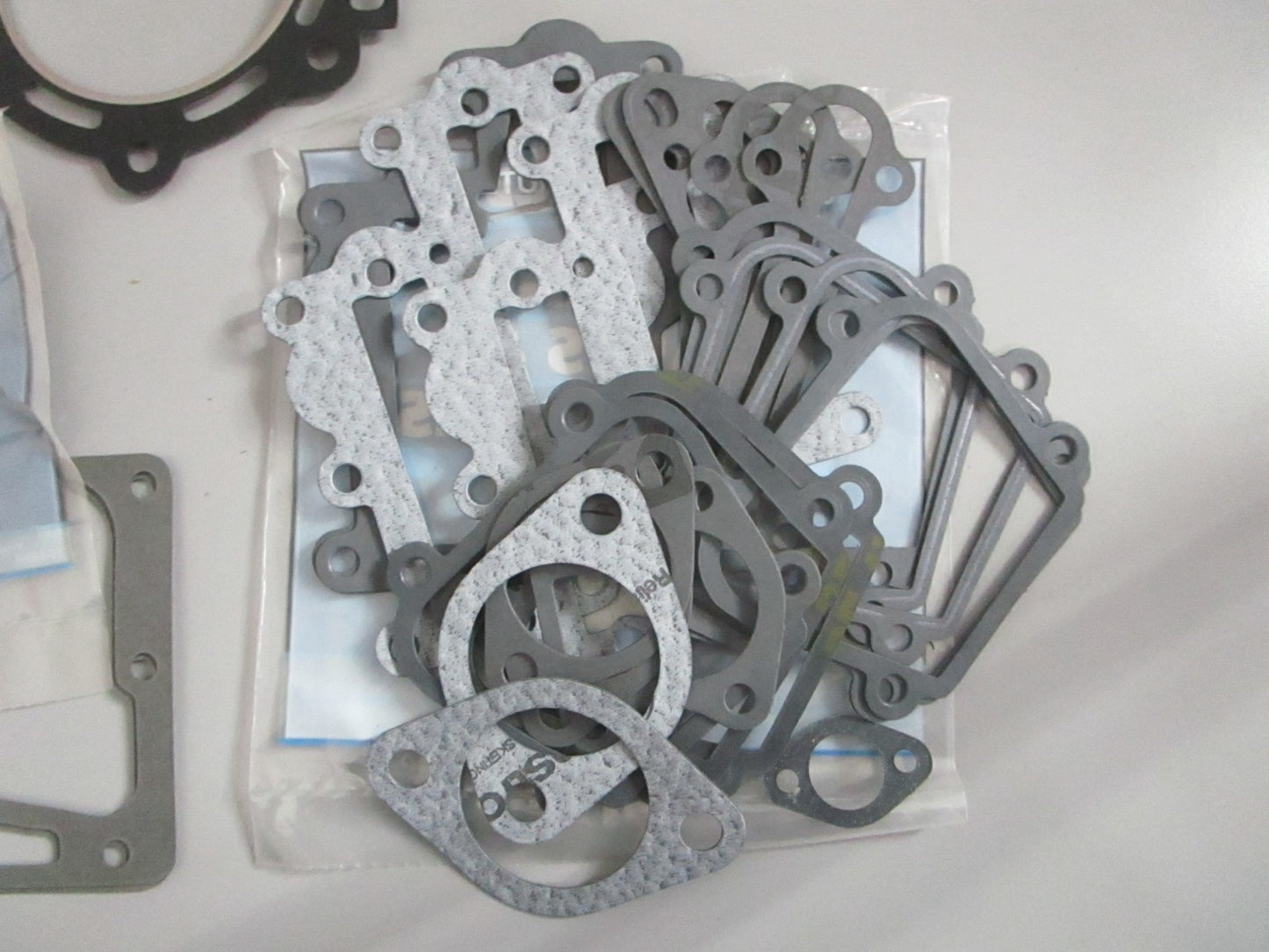 NEW OEM 27-809754A1 Mercury Quicksilver Gasket Set 0820