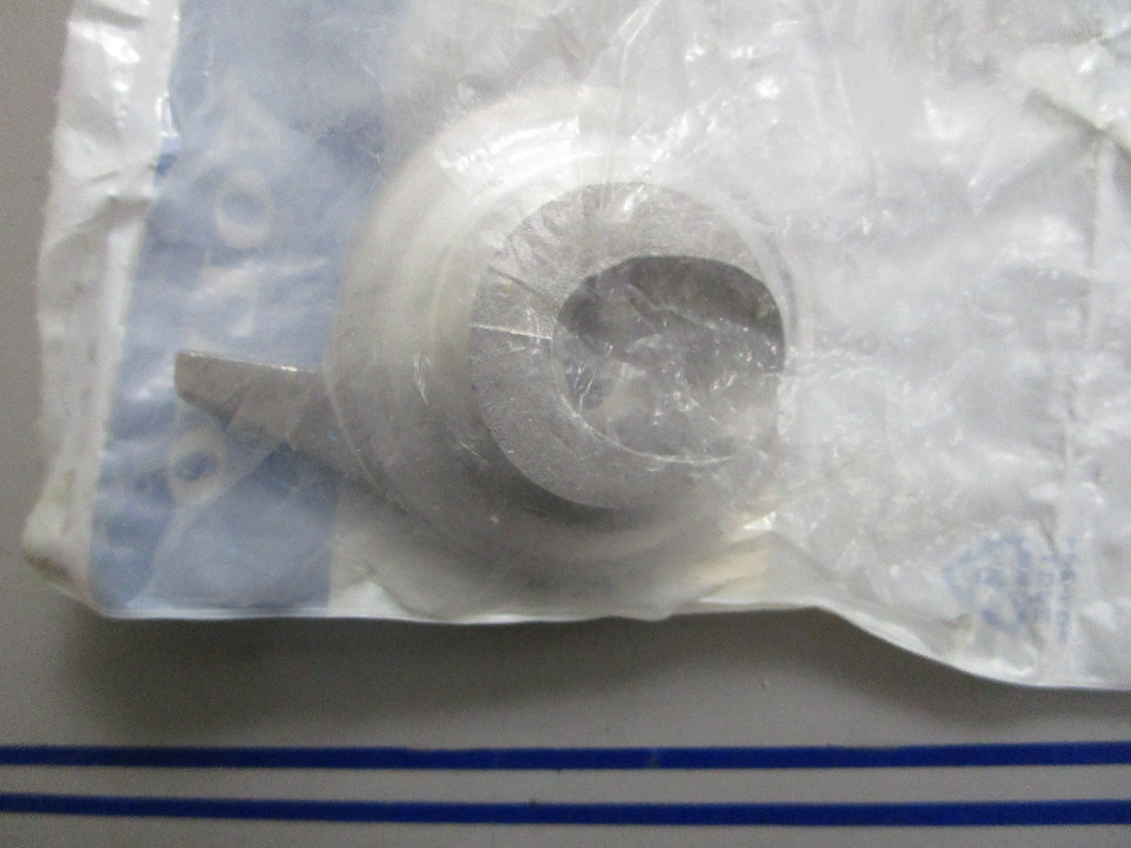 *NEW OEM* 0820 Volvo Penta Retainer 1543883