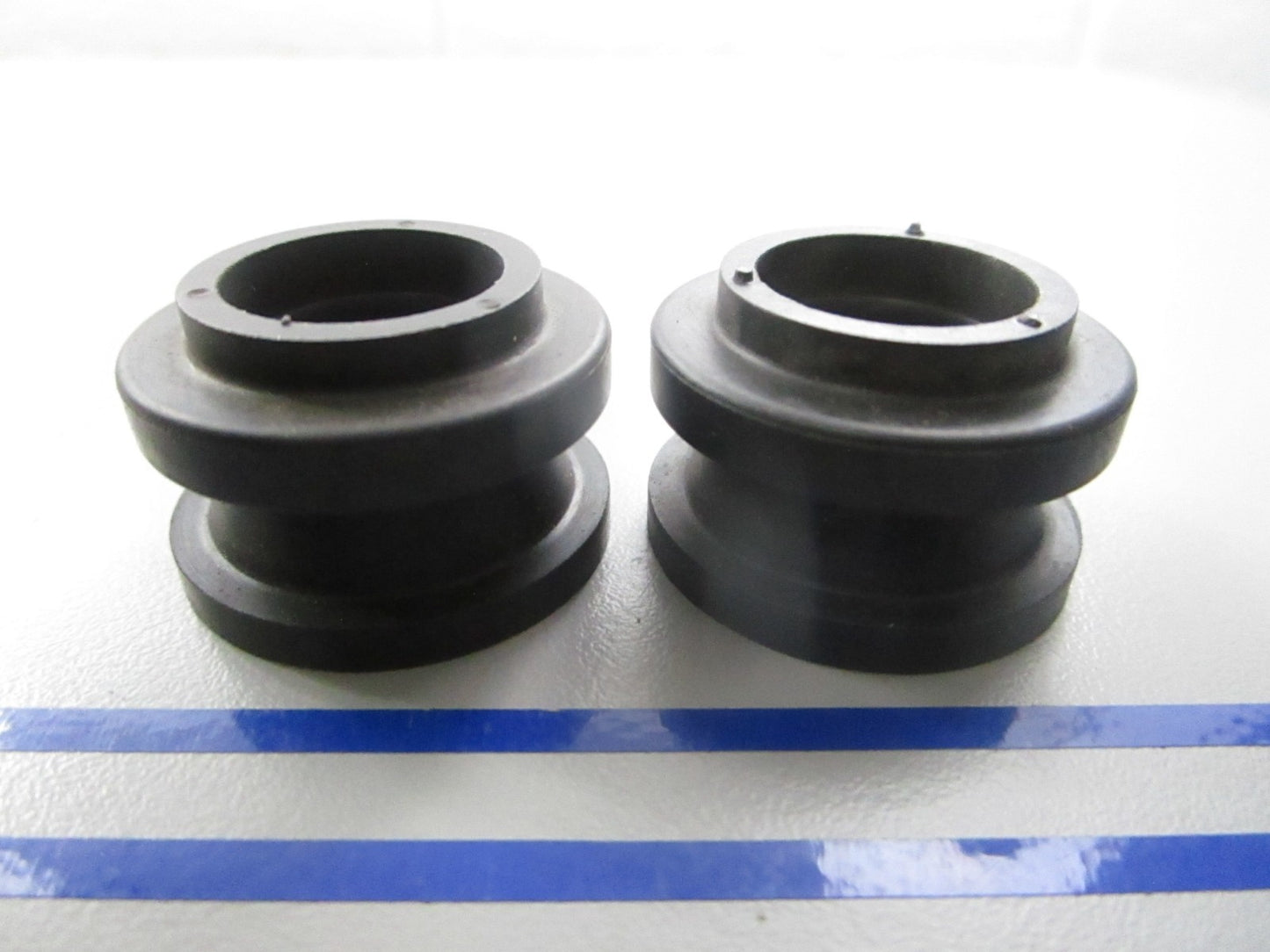 *NEW OEM* (LOT OF 2) 0810 OMC Johnson Evinrude Grommet 312460 0312460