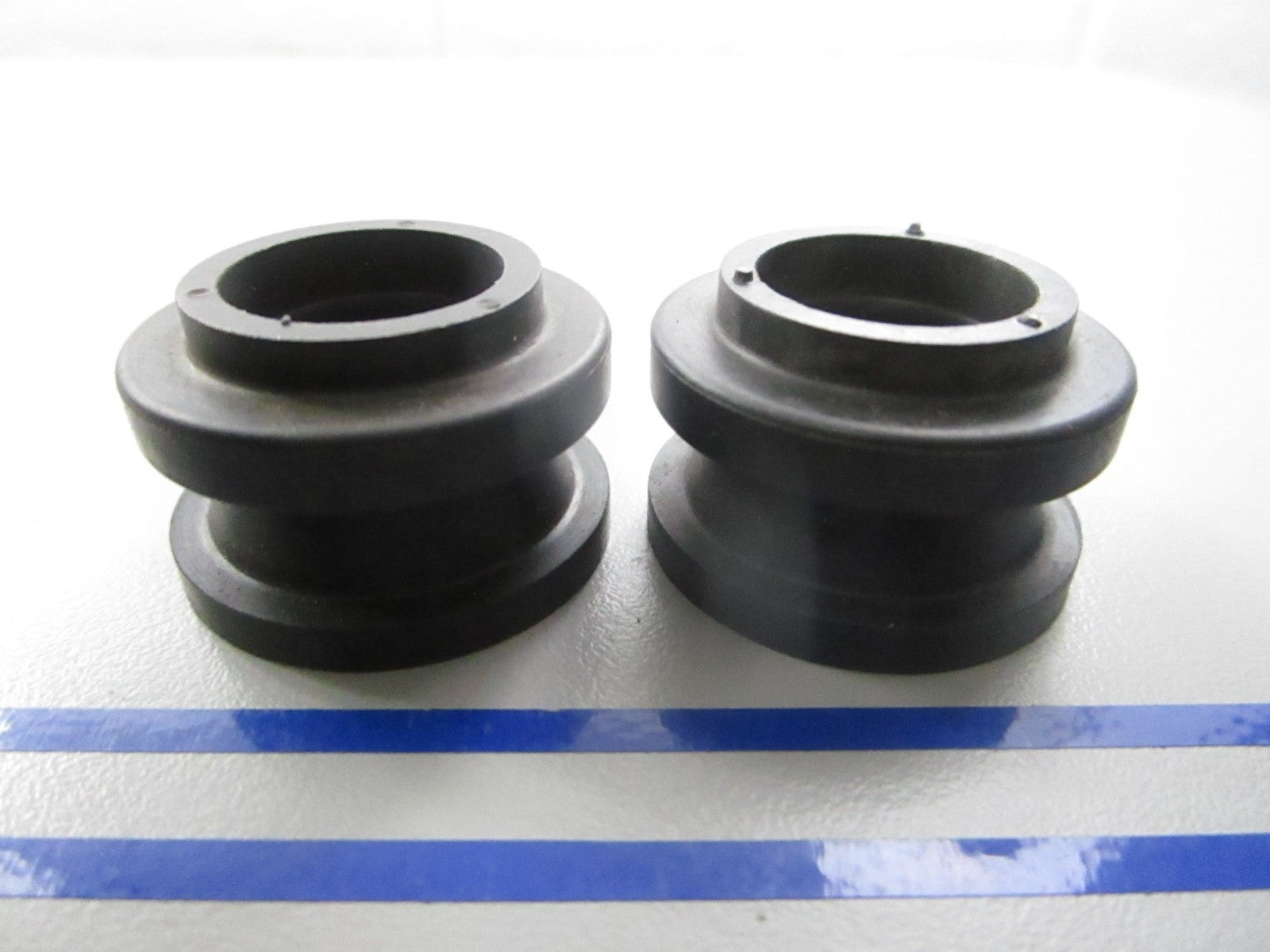 *NEW OEM* (LOT OF 2) 0810 OMC Johnson Evinrude Grommet 312460 0312460