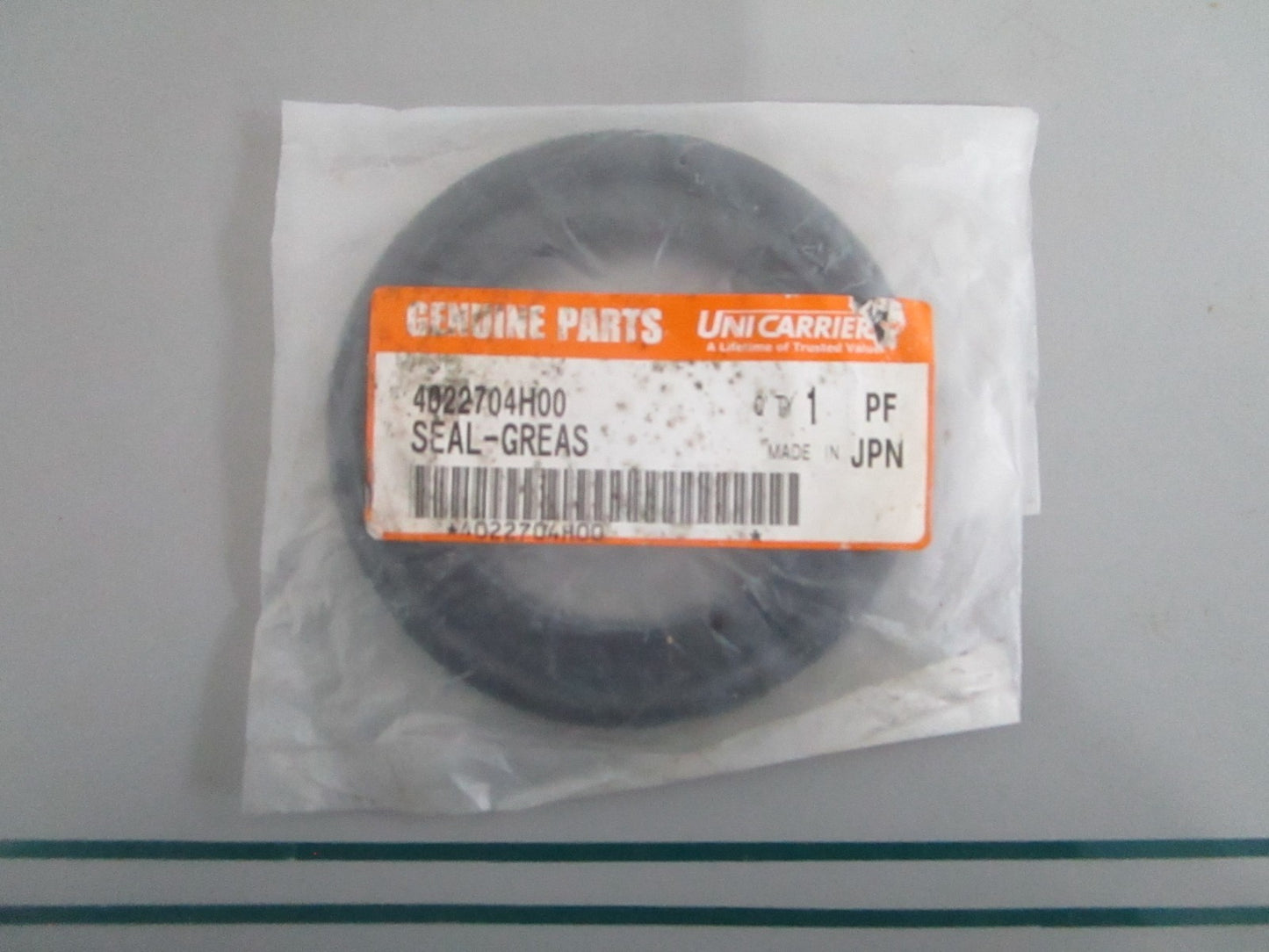 NEW OEM 4022704H00 UniCarriers Grease Seal 0820