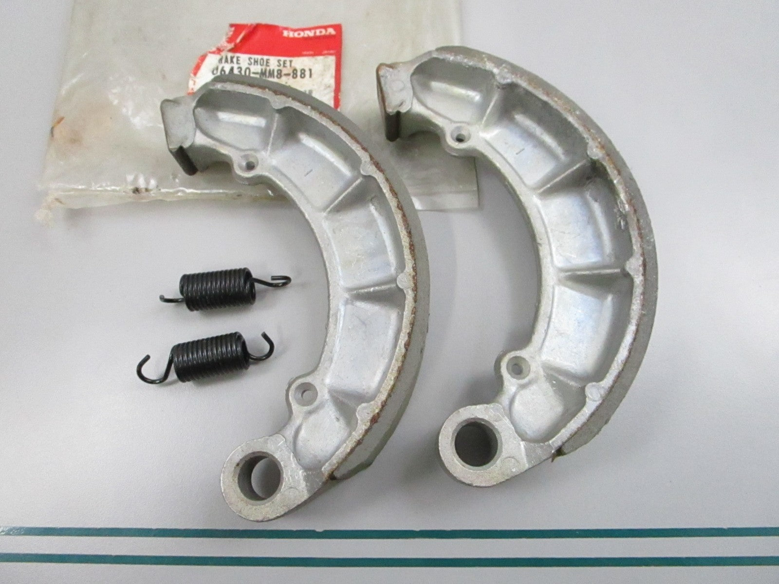 NEW OEM 06430-MM8-881 Honda Brake Shoe Set 0810