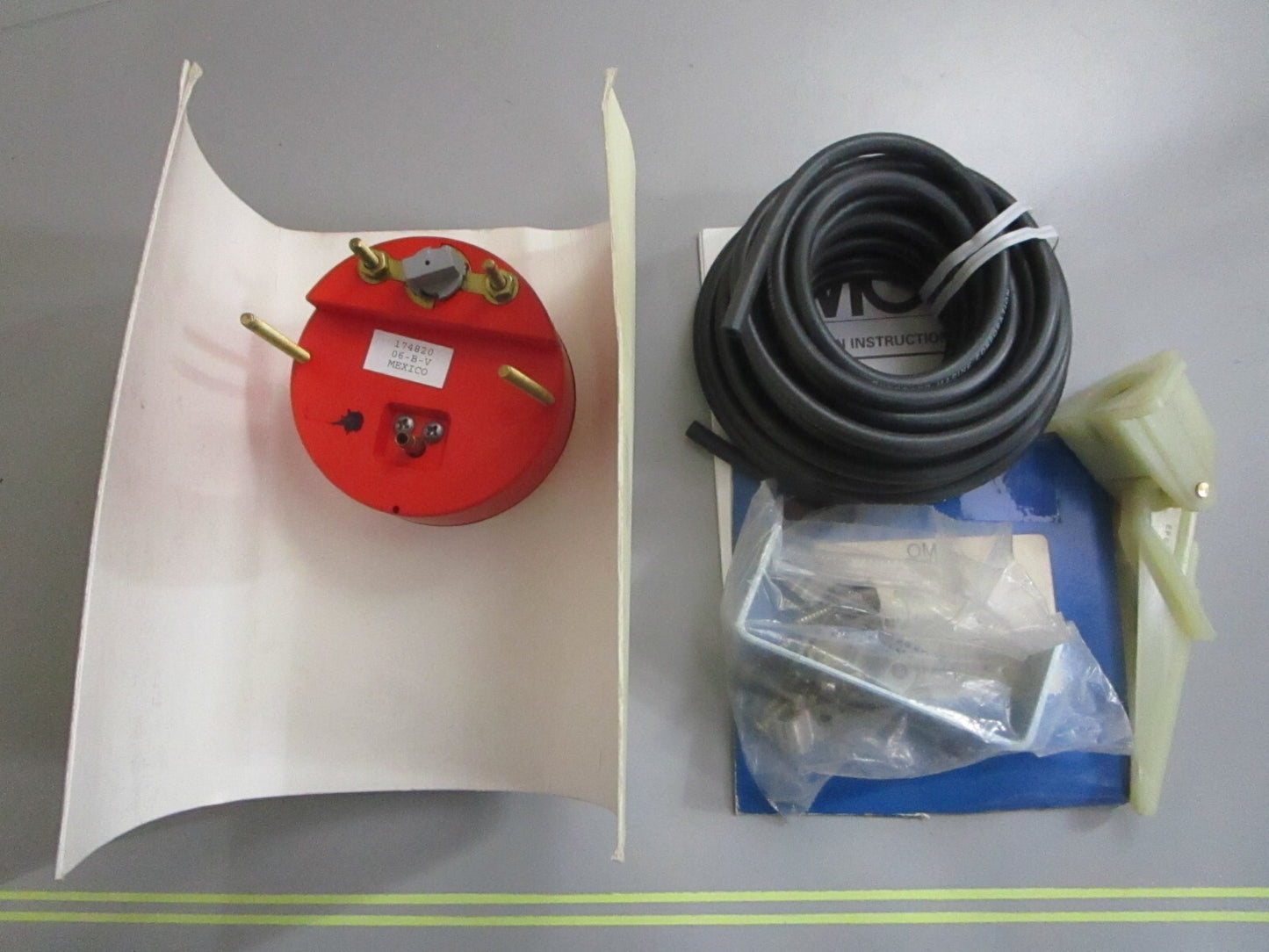 *NEW OEM* 0820 OMC Tech Series 0-90MPH Speedometer 174820 0174820