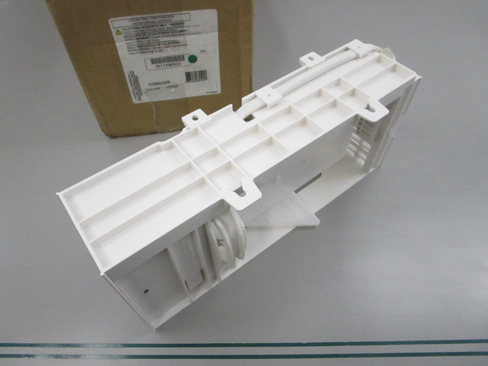 NEW OEM W11546935 Whirlpool Ice Maker 0810