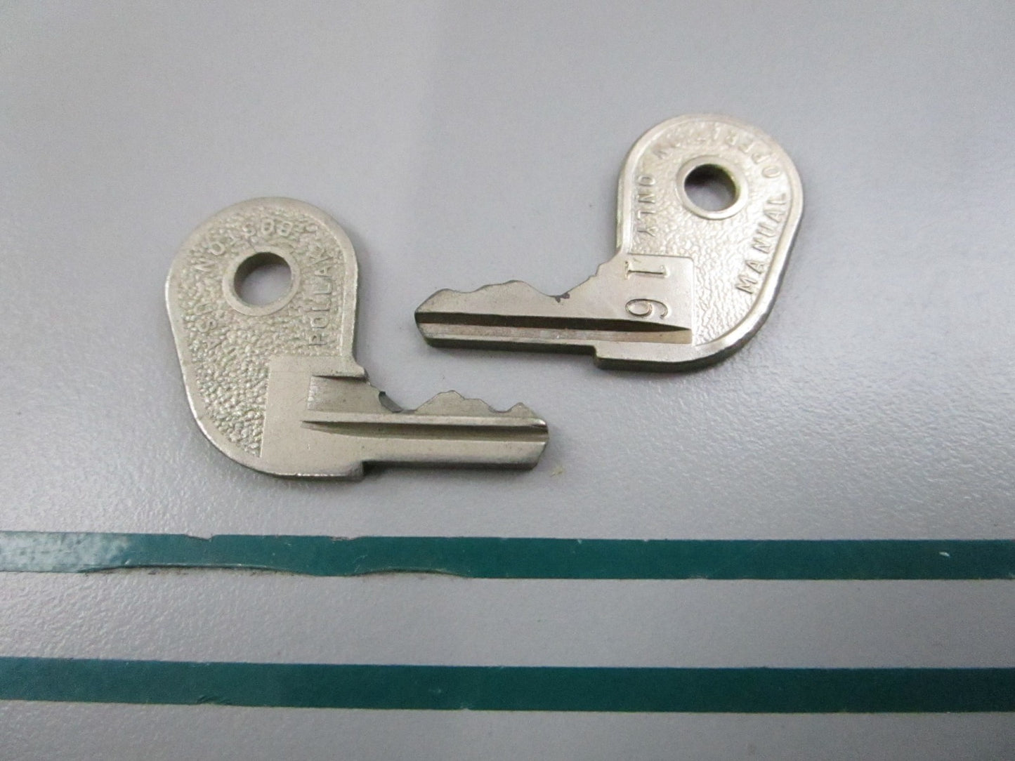 NEW OEM (LOT OF 2) 501781 0501781 OMC Johnson Evinrude 73-16 Ignition Key 0810