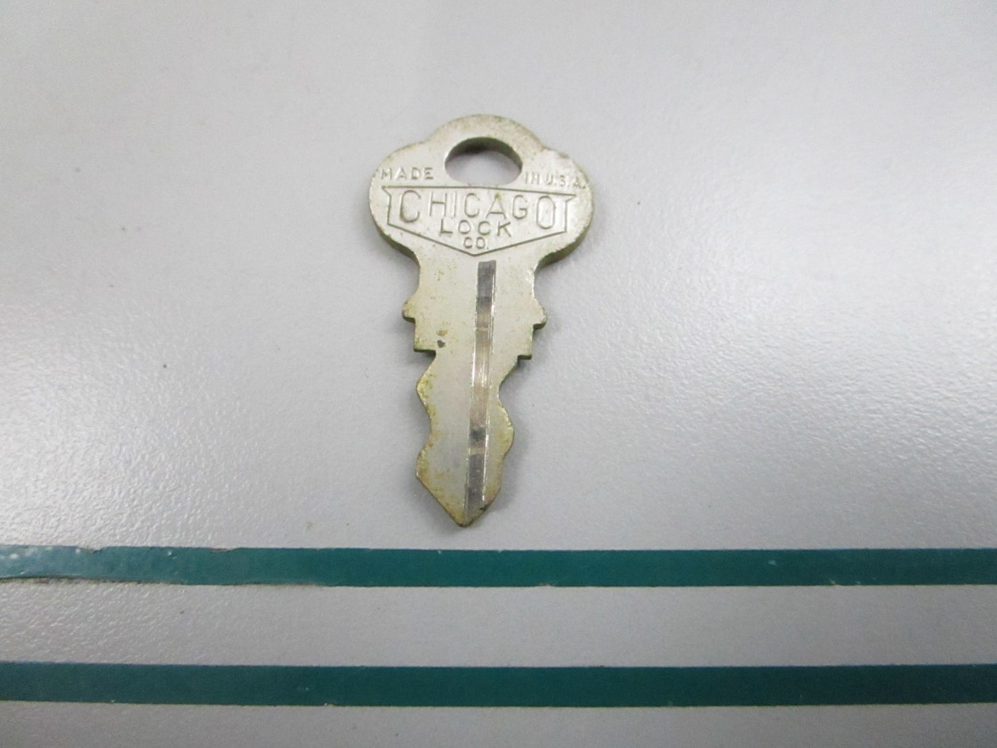 NEW OEM 501572 0501572 OMC Johnson Evinrude KF57 Ignition Key 0810