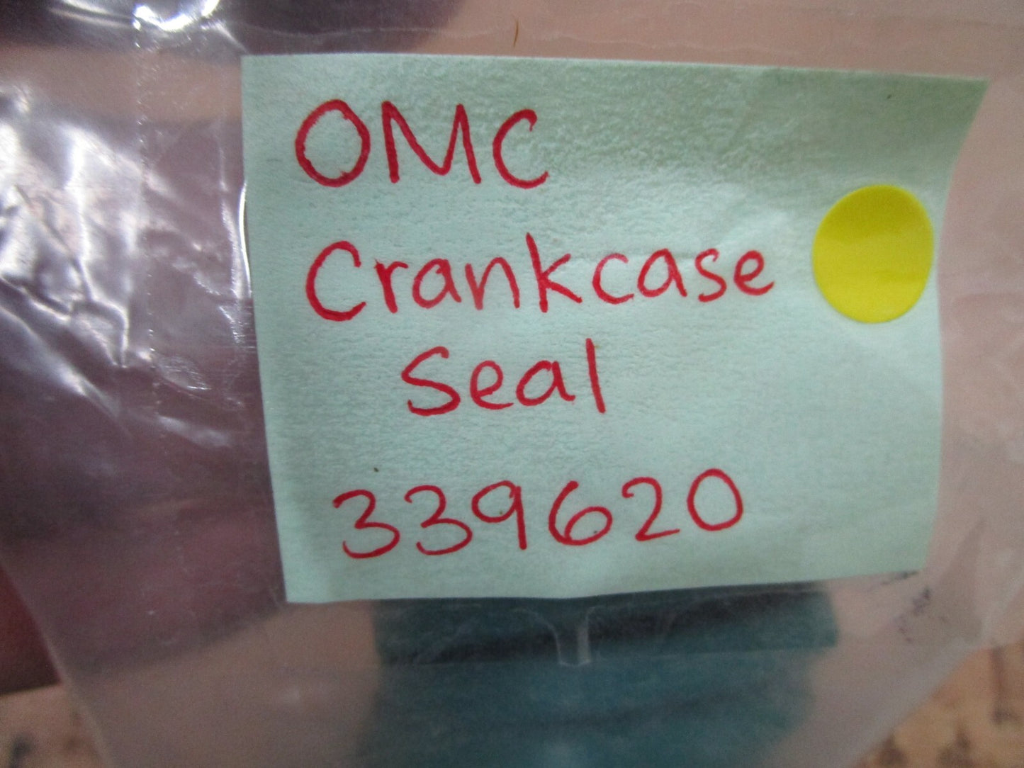 *NEW OEM* 0750 OMC Johnson Evinrude CRANKCASE SEAL 339620 0339620