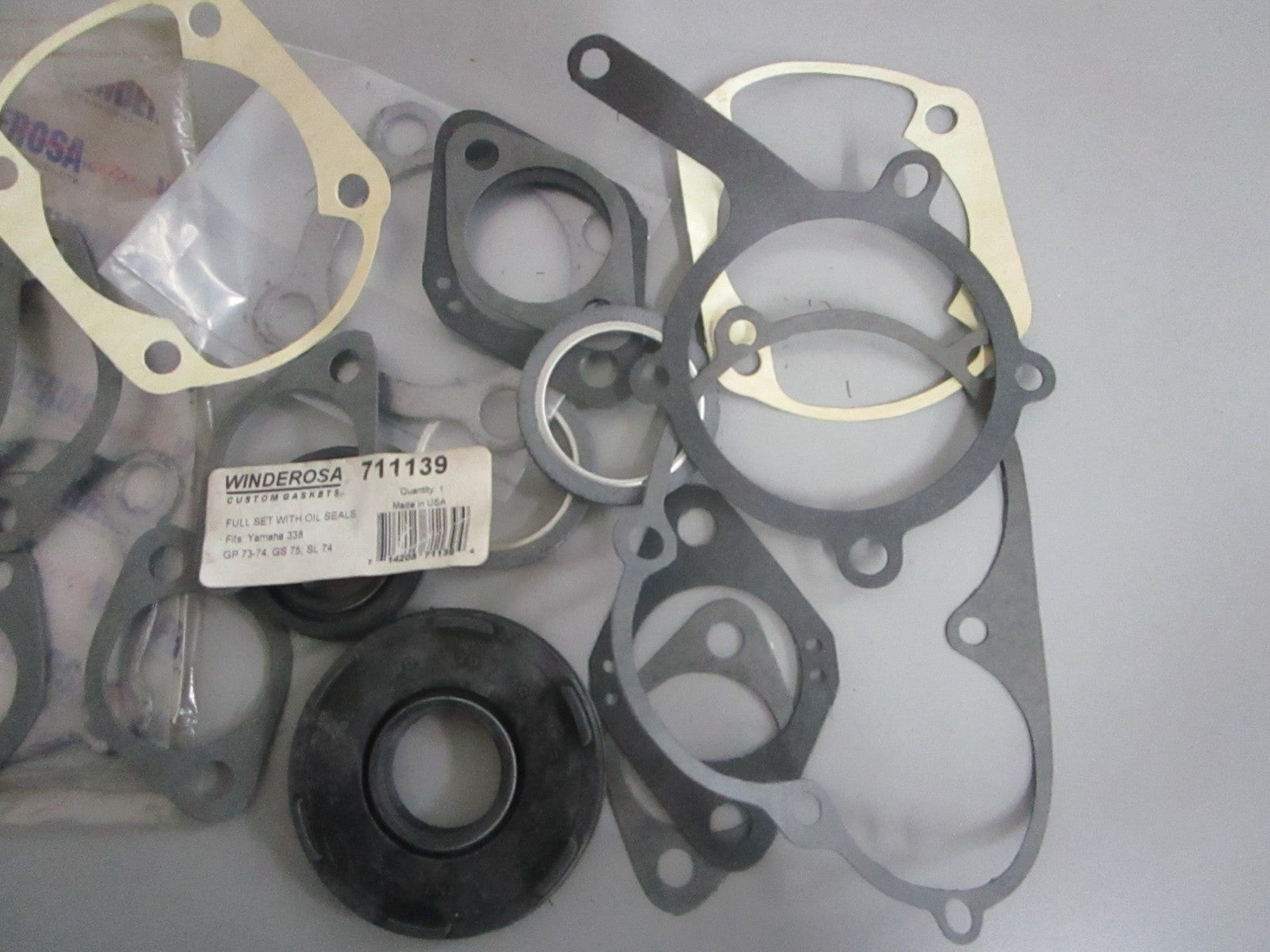 NEW OEM 711139 Winderosa Gasket Set 0820