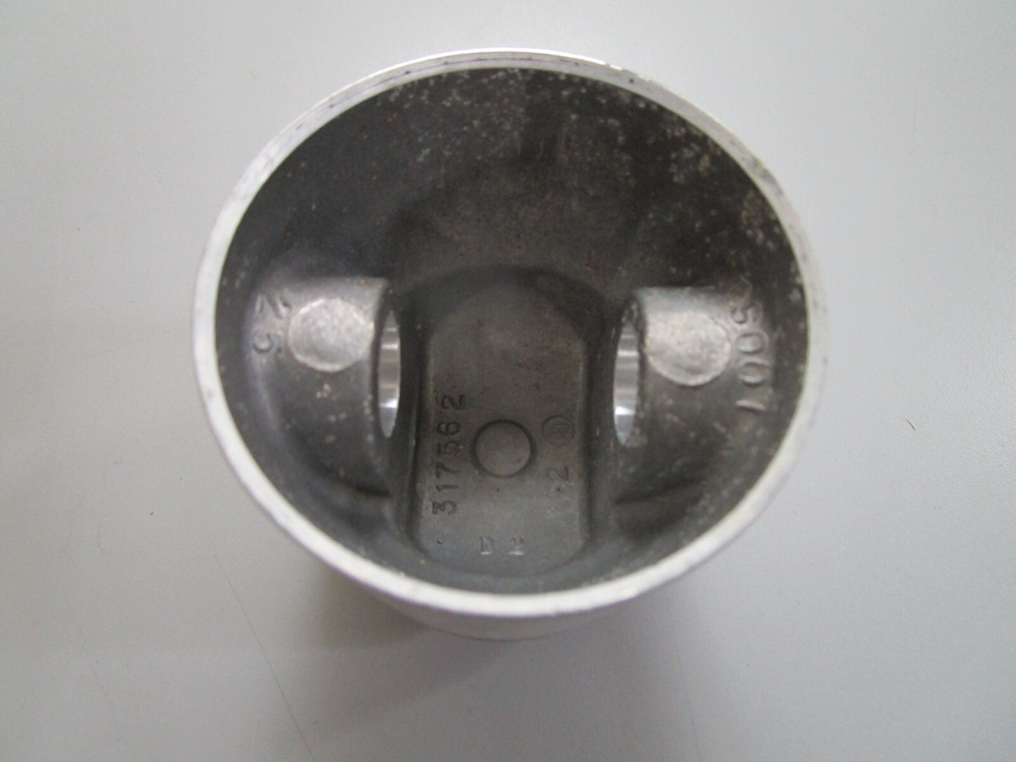 *NEW OEM* 0820 OMC Johnson Evinrude Piston 385339 0385339 317562