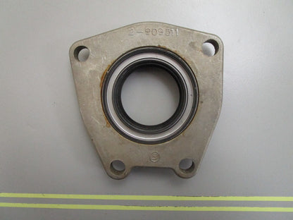 *NEW OEM* 0820 OMC Johnson Evinrude Retainer & Seal Ay 981554 0981554