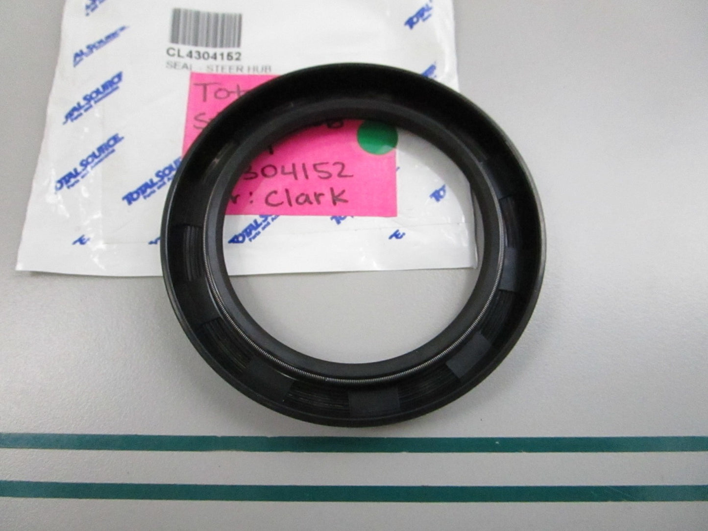 NEW CL4304152 For: Clark Total Source Steer Hub Seal 0810