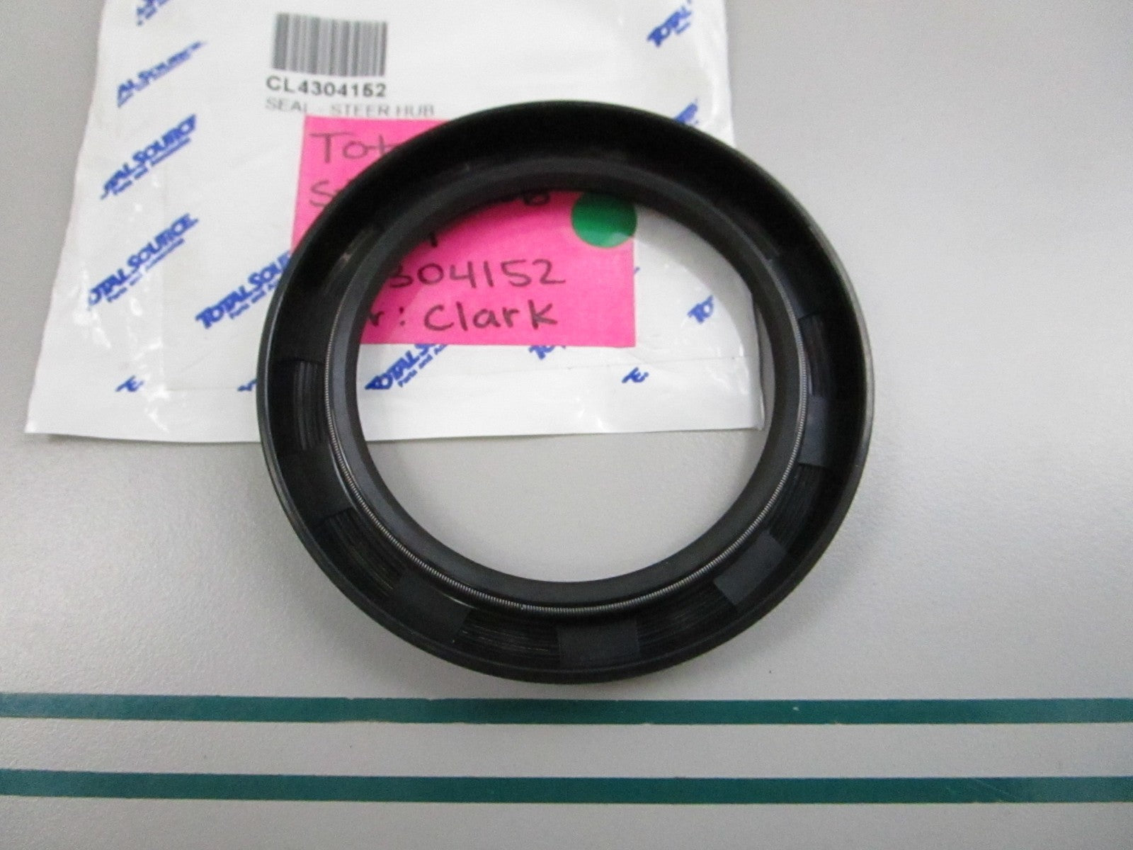 NEW CL4304152 For: Clark Total Source Steer Hub Seal 0810
