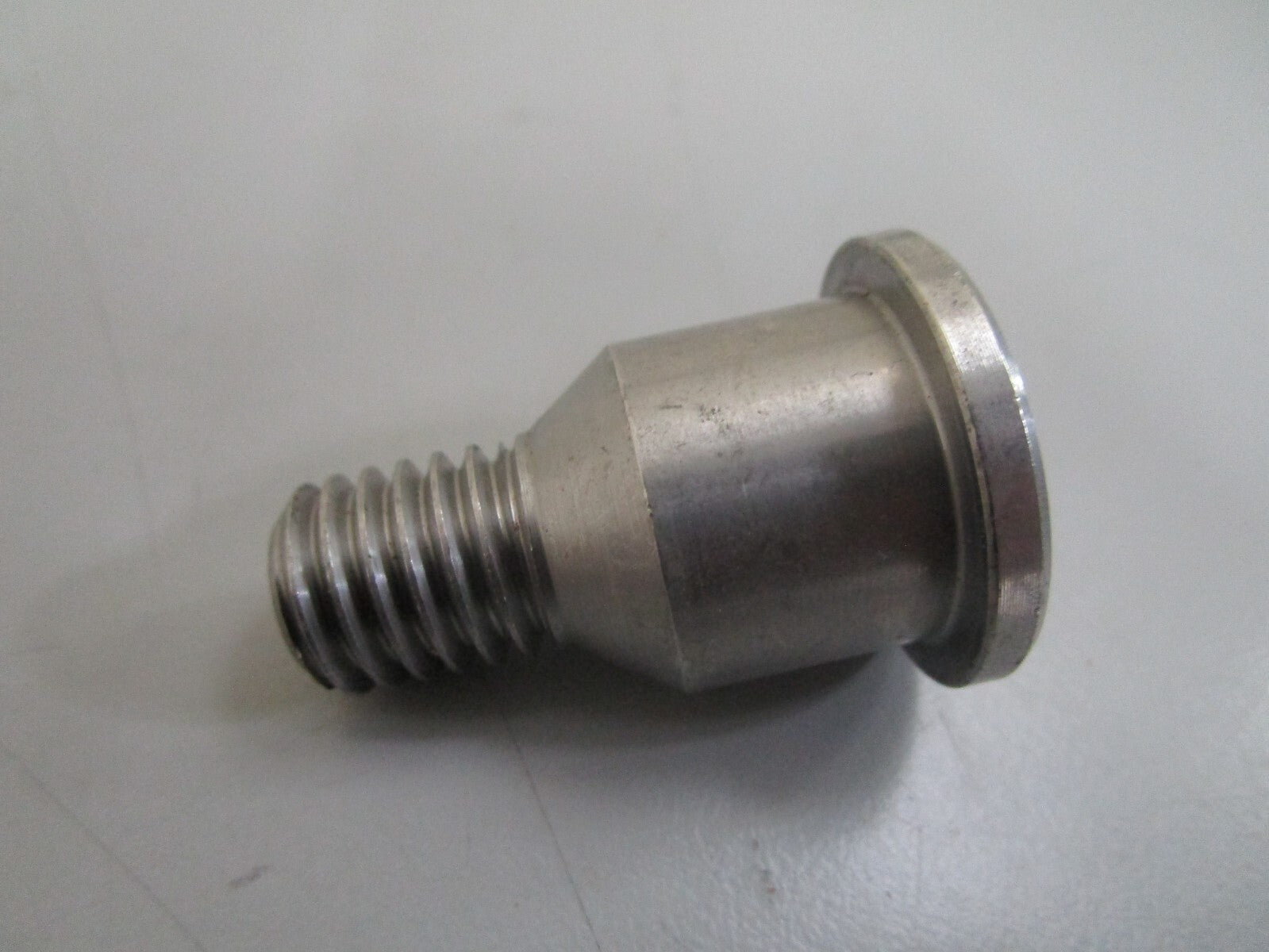 *NEW OEM* 0810 Volvo Penta Shoulder Screw 897456