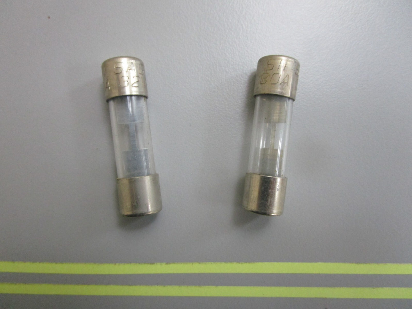 *NEW OEM* (LOT OF 2) 0810 Volvo Penta Fuse 851120