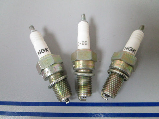 NEW (LOT OF 3) D-8E NGK Spark Plug 0810