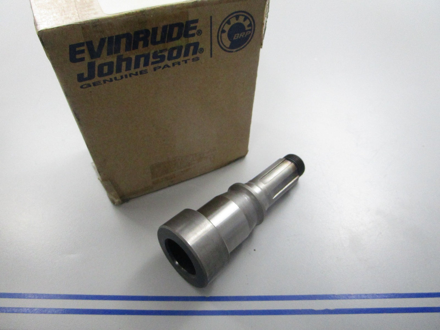 NEW OEM 907738 0907738 OMC Johnson Evinrude Upper Driveshaft Pinion Shaft 0720