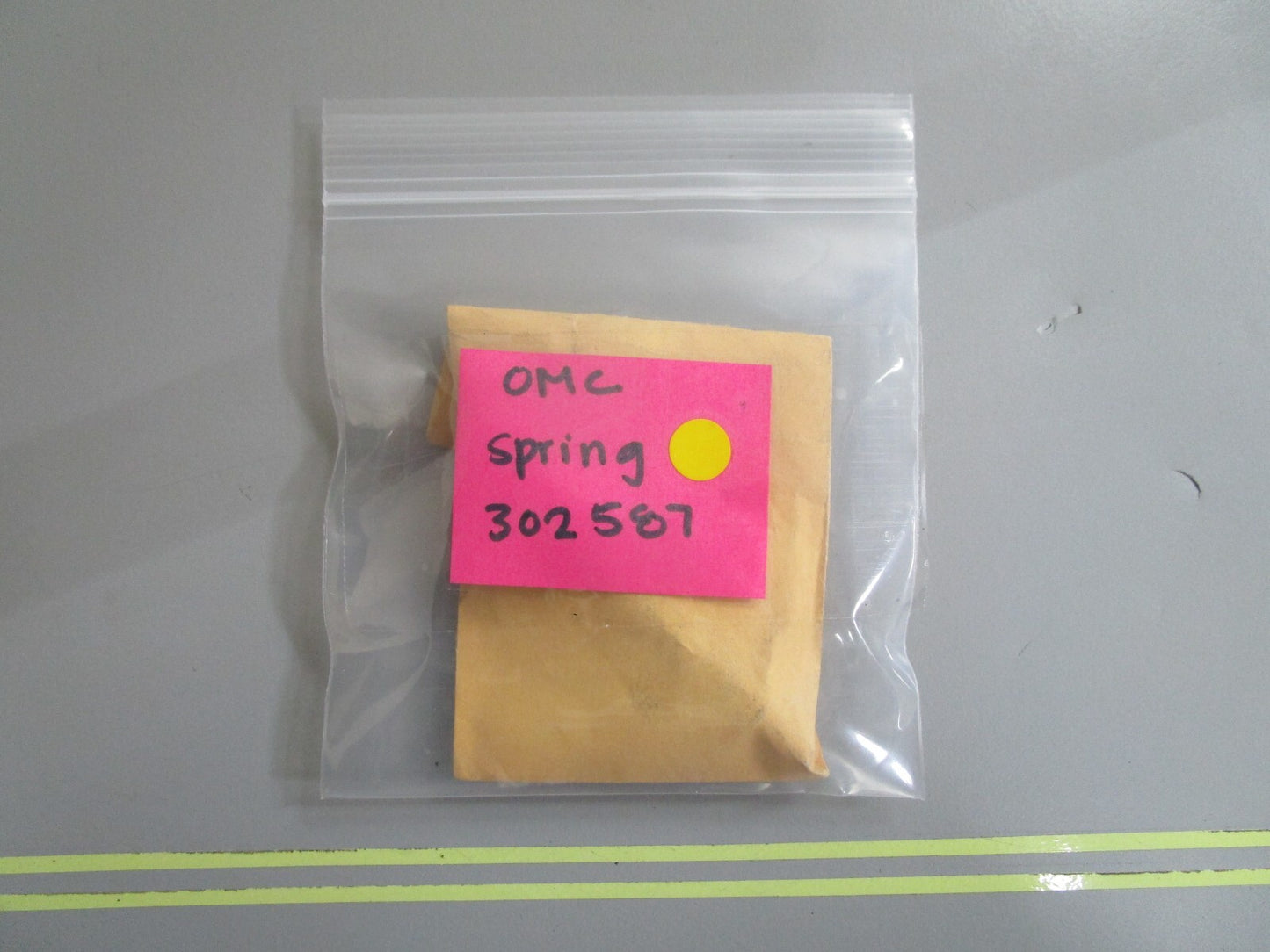 *NEW OEM* 0810 OMC Johnson Evinrude Spring 302587 0302587