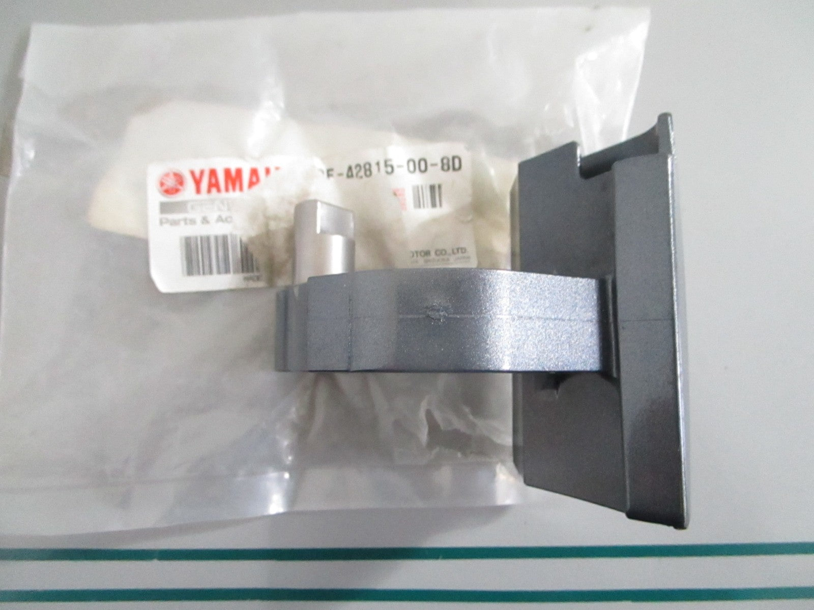 NEW OEM 68F-42815-00-8D Yamaha Clamp Lever 0820