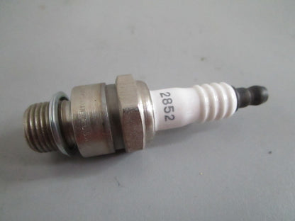 NEW OEM (LOT OF 10) 2852 Autolite Spark Plug 0820
