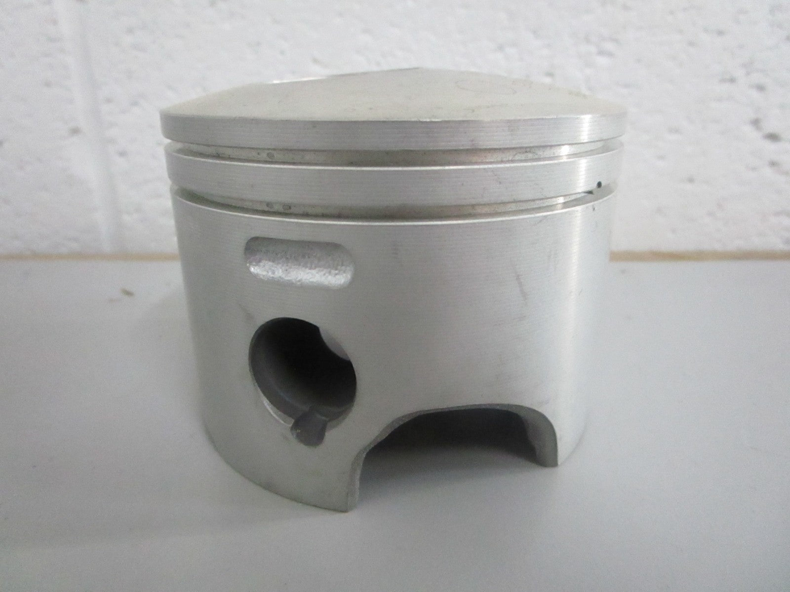NEW OEM 5007037 OMC Johnson Evinrude STD Piston & Ring Assy 0820