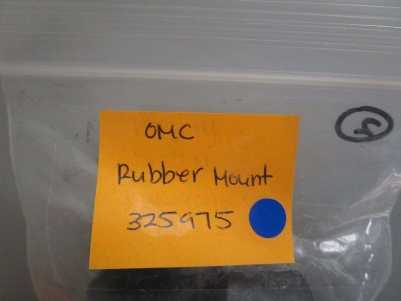 *NEW OEM* 0770 OMC Johnson Evinrude Rubber Mount 325975 0325975