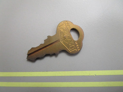 *NEW OEM* 0810 OMC Johnson Evinrude Ignition Key KF45 501550 0501550