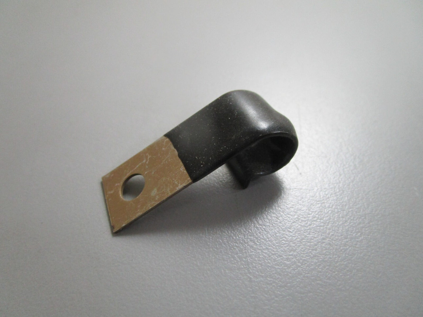 *NEW OEM* 0820 OMC Johnson Evinrude Clamp 310442 0310442