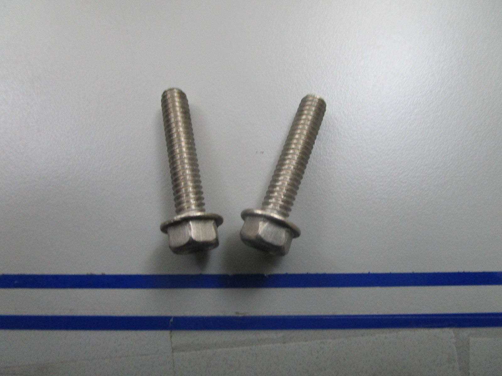 *NEW OEM* (LOT OF 2) 0810 OMC Johnson Evinrude Screw 333676 0333676
