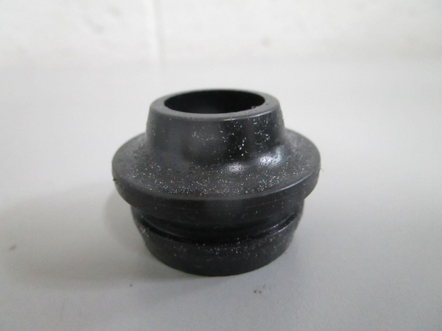 NEW OEM 6171870185 Mercedes-Benz Turbo Drain Grommet 0820