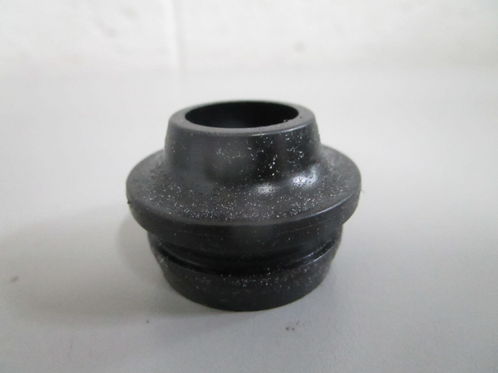 NEW OEM 6171870185 Mercedes-Benz Turbo Drain Grommet 0820