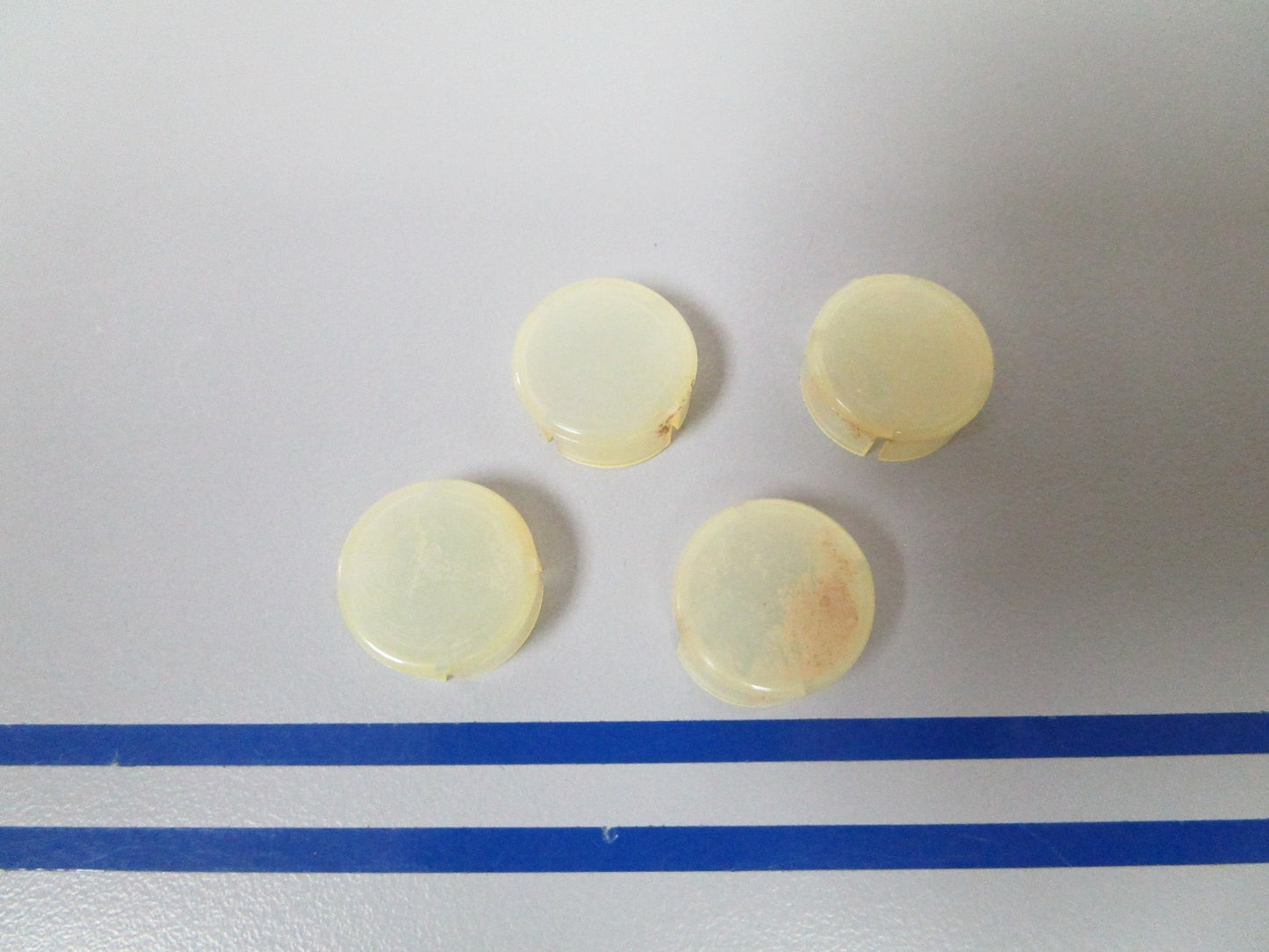 NEW OEM (LOT OF 4) 308055 0308055 OMC Johnson Evinrude Trunnion Cap 0810