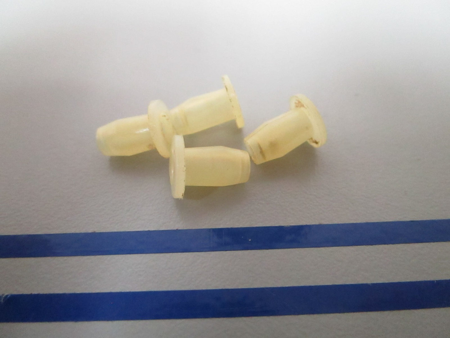 NEW OEM (LOT OF 4) 306180 0306180 OMC Johnson Evinrude Retainer Bushing 0810