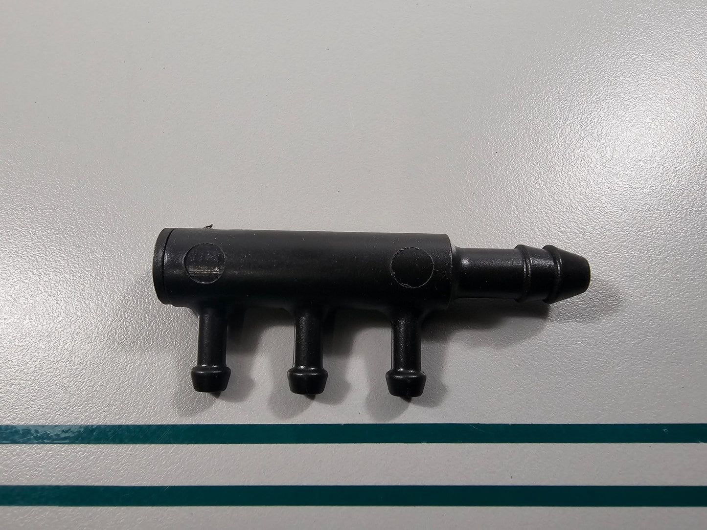 NEW OEM 395540 0395540 OMC Johnson Evinrude Fuel Manifold 0810