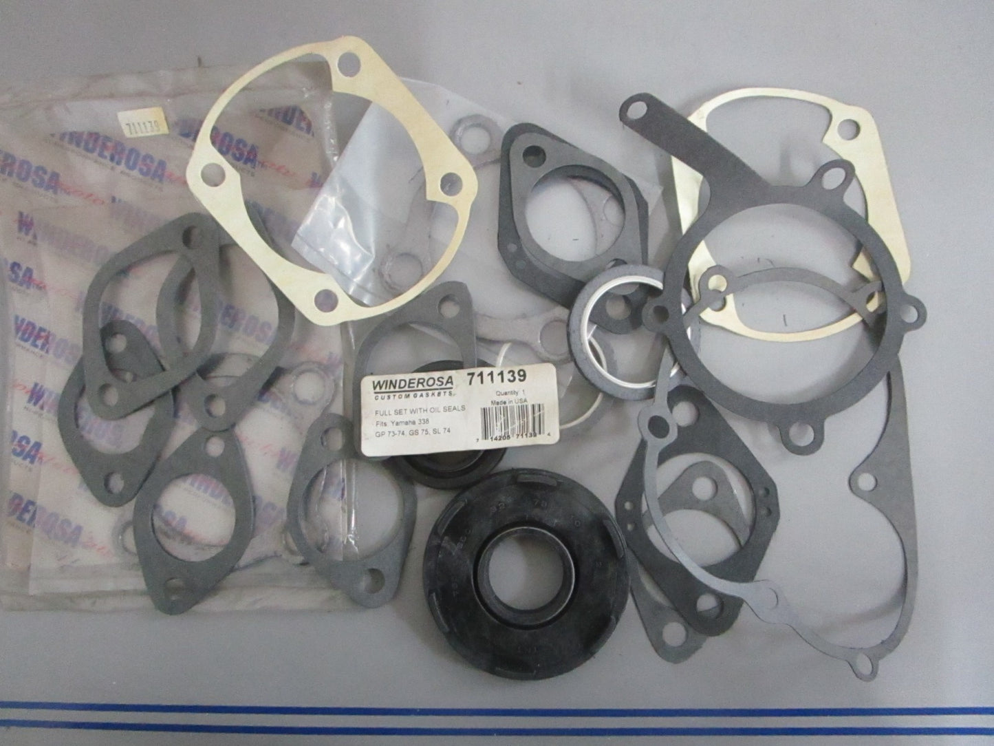 NEW OEM 711139 Winderosa Gasket Set 0820