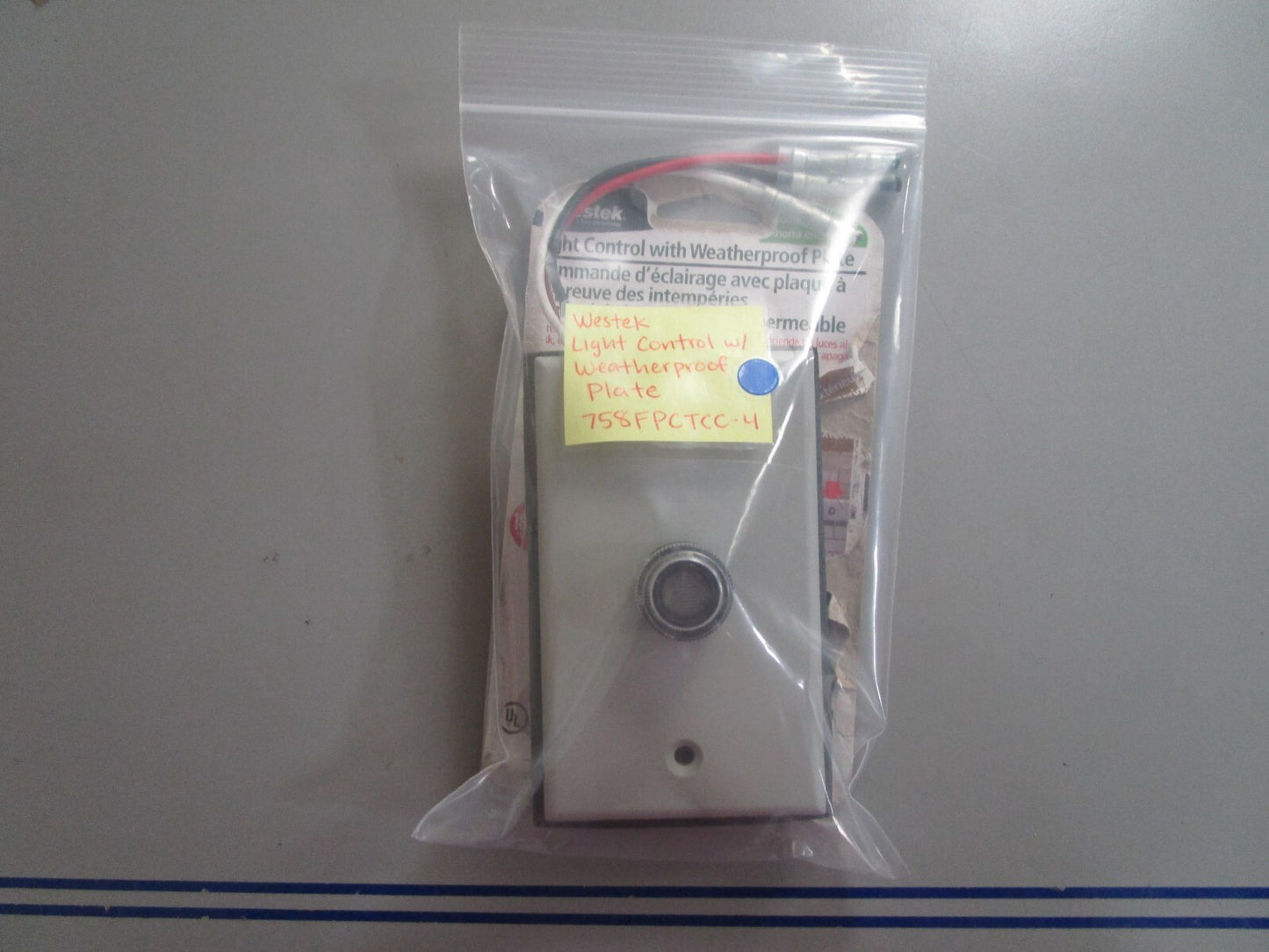 *NEW* 0810 Westek Light Control w/ Weatherproof Plate 758FPCTCC-4