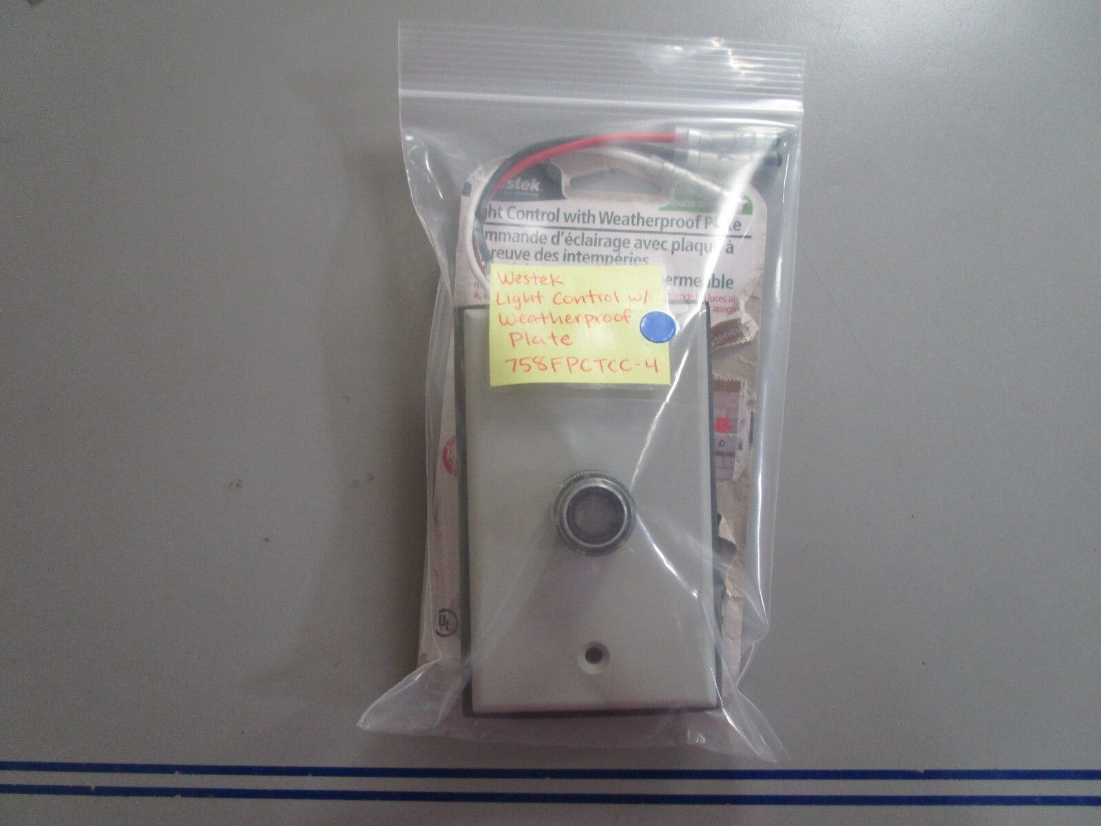 *NEW* 0810 Westek Light Control w/ Weatherproof Plate 758FPCTCC-4